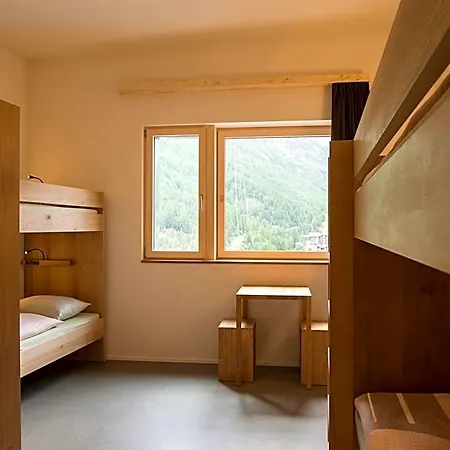 Vandrarhem Wellnesshostel4000 Saas Fee